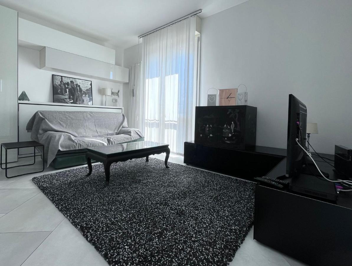 Villa Fenix Milano Buitenkant foto